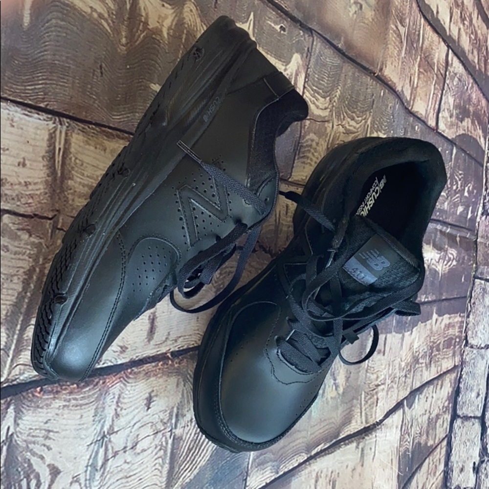 New balance sneakers 10.5 men’s black NEW